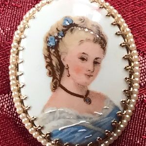 Porcelain Limoges FACE Pin🌺